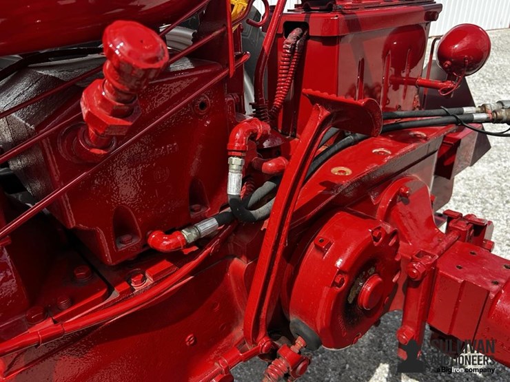 1953-farmall-super-m-2wd-tractor-image-18