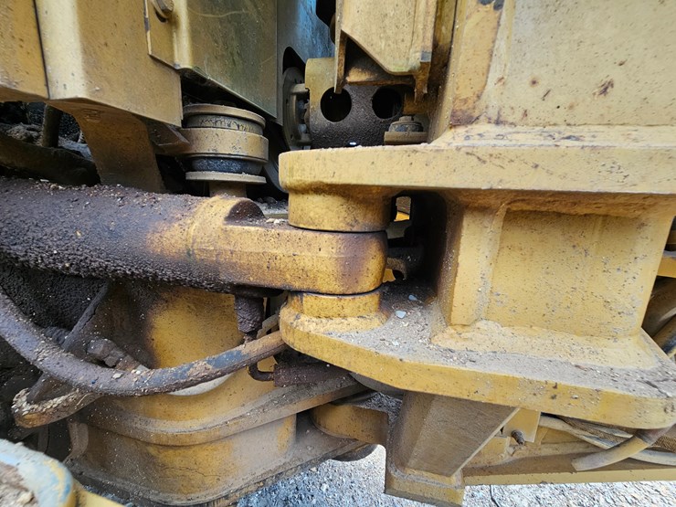 2002-caterpillar-12h-image-127