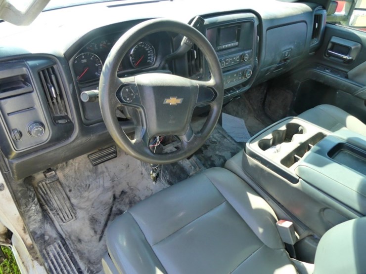 2015-chevrolet-3500-image-15