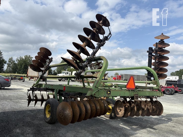 john-deere-230-image-1