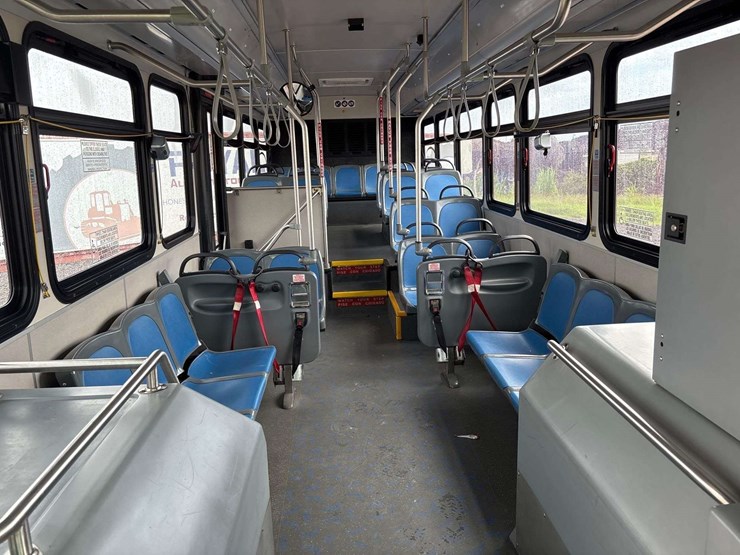 2014-gillig-low-floor-image-22