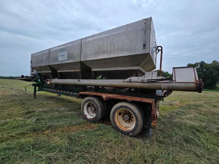 2014-doyle-dry-fertilizer-tender-trailer---kubota-diesel,-3-stainless-compartments,-side-discharge-image-10