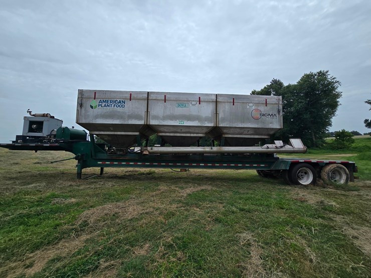 2013-doyle-dry-fertilizer-tender-trailer---kubota-diesel,-3-stainless-compartments,-side-discharge-image-1