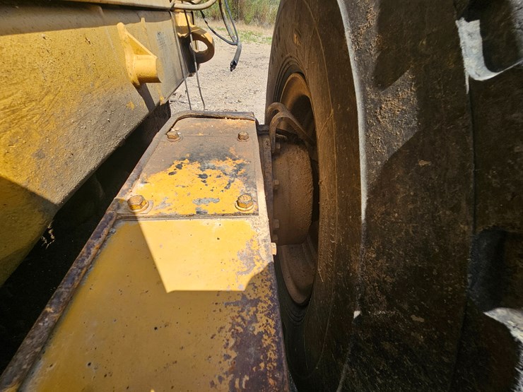 2002-caterpillar-12h-image-113