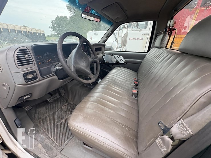 2000-chevrolet-3500-image-15