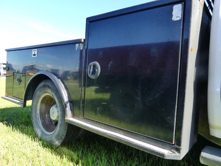2015-chevrolet-3500-image-10