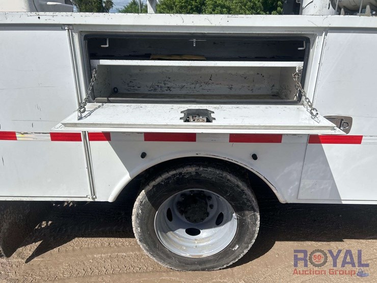2014-ford-f550-image-33