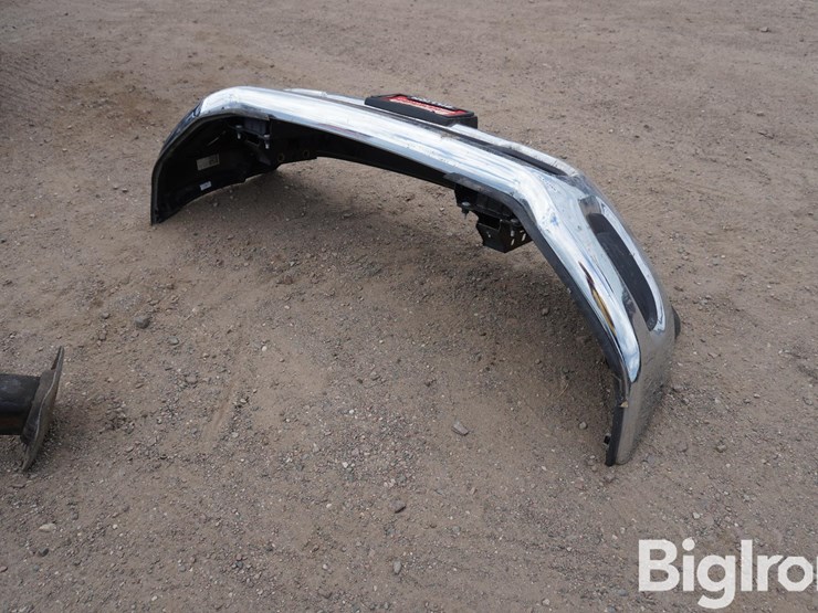2023-ram-2500-front-bumper-image-5