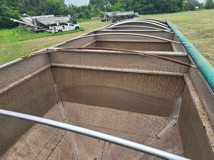 2013-doyle-dry-fertilizer-tender-trailer---kubota-diesel,-3-stainless-compartments,-side-discharge-image-53