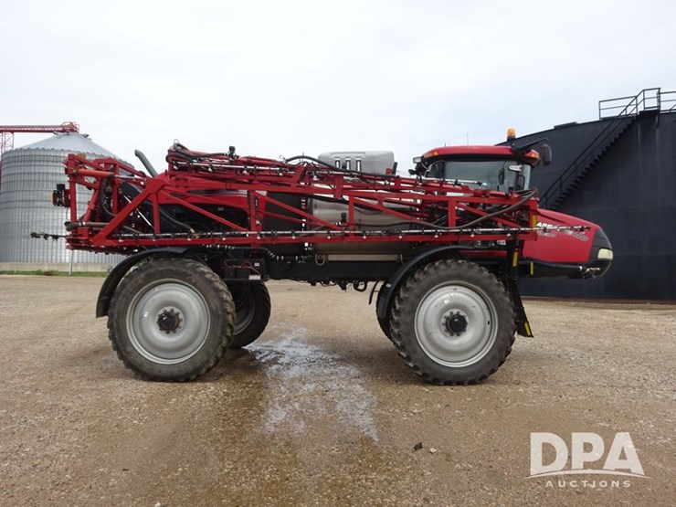 2015-case-ih-patriot-4440-image-17