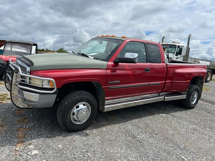 2002-dodge-ram-3500-image-2