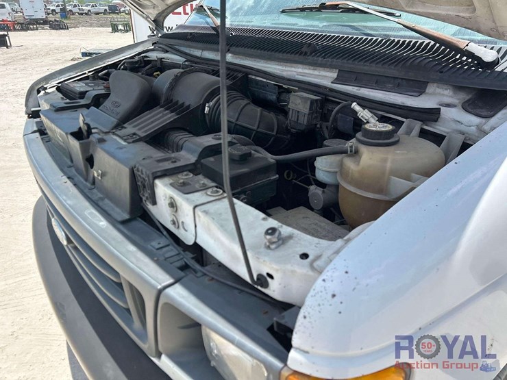 2004-ford-cargo-image-8