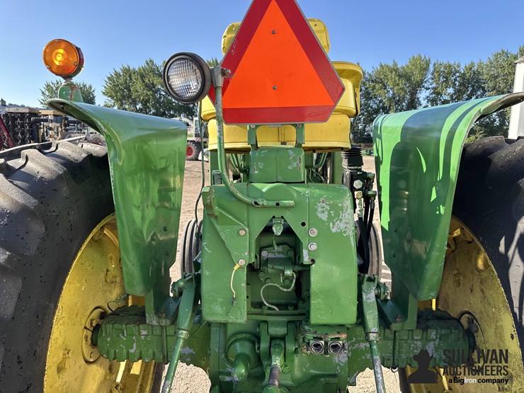 john-deere-3010-image-9
