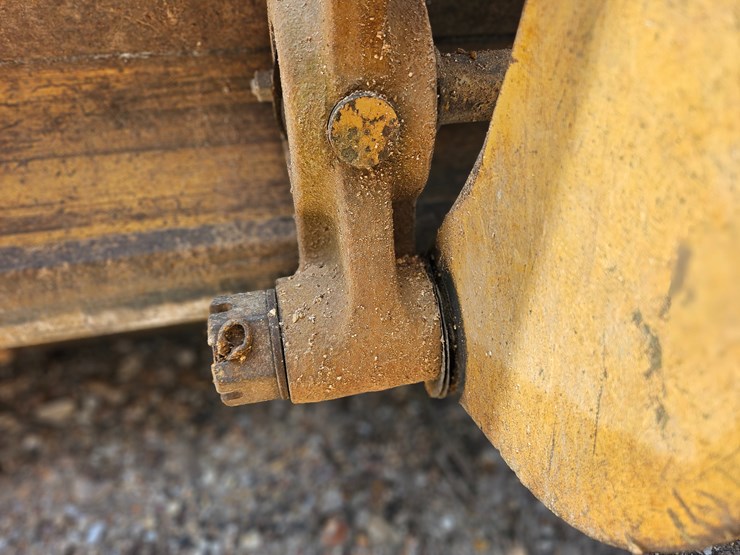 2002-caterpillar-12h-image-83
