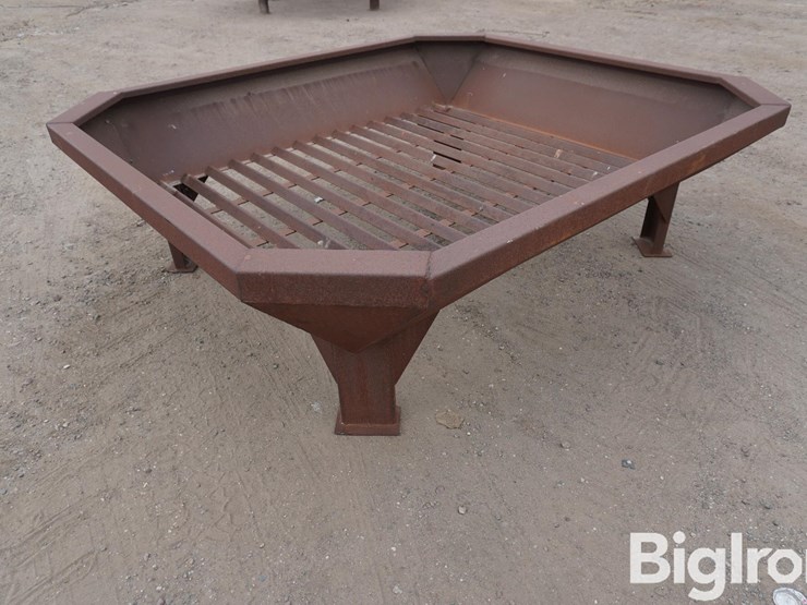7'x8'x28"-tall-hay-feeder-image-1