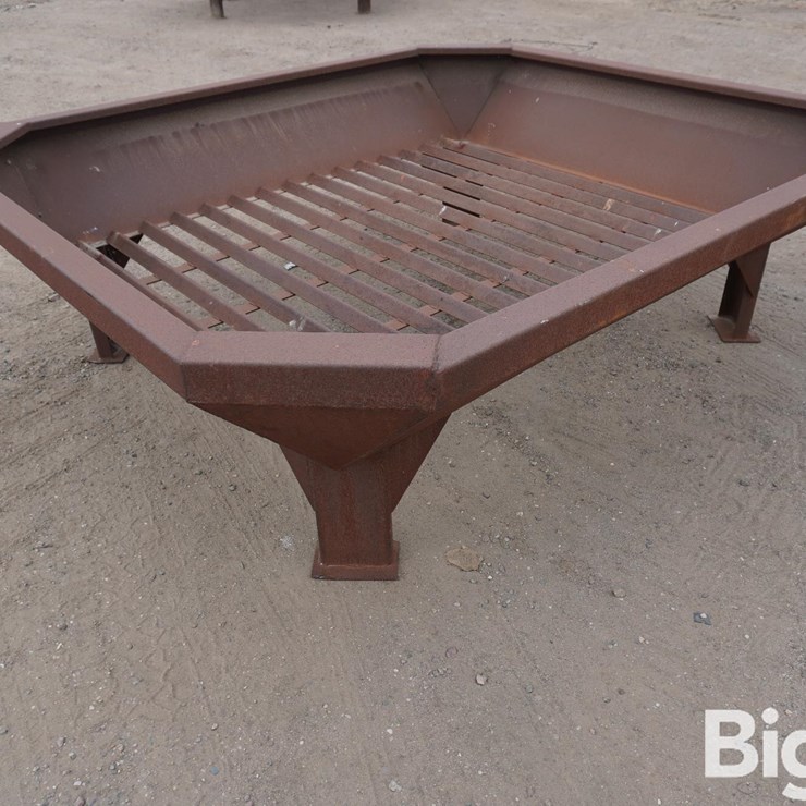 7'x8'x28" Tall Hay Feeder