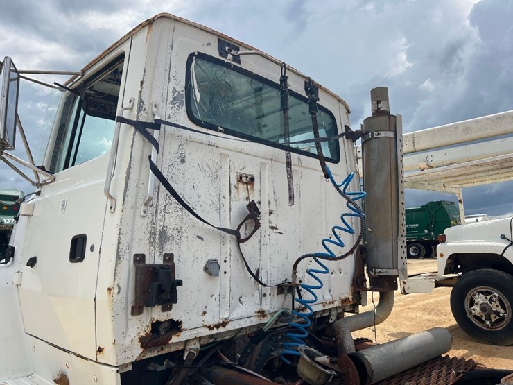 1995-ford-l8000-image-11