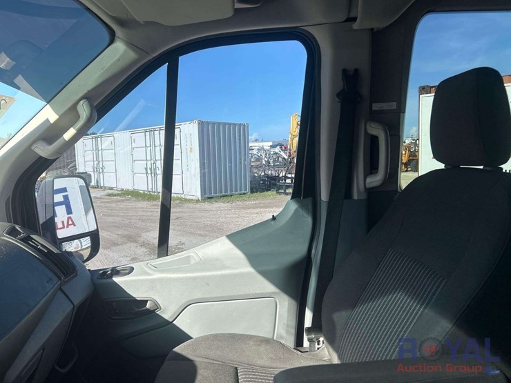 2015-ford-transit-image-11