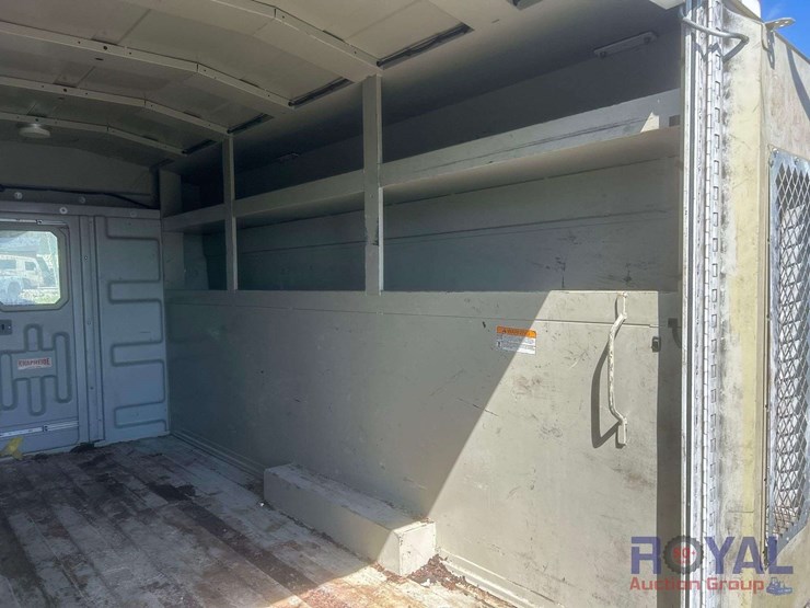 2016-ford-e350-image-21