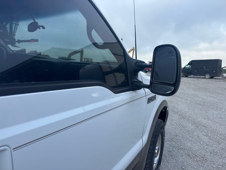 2000-ford-excursion-image-11
