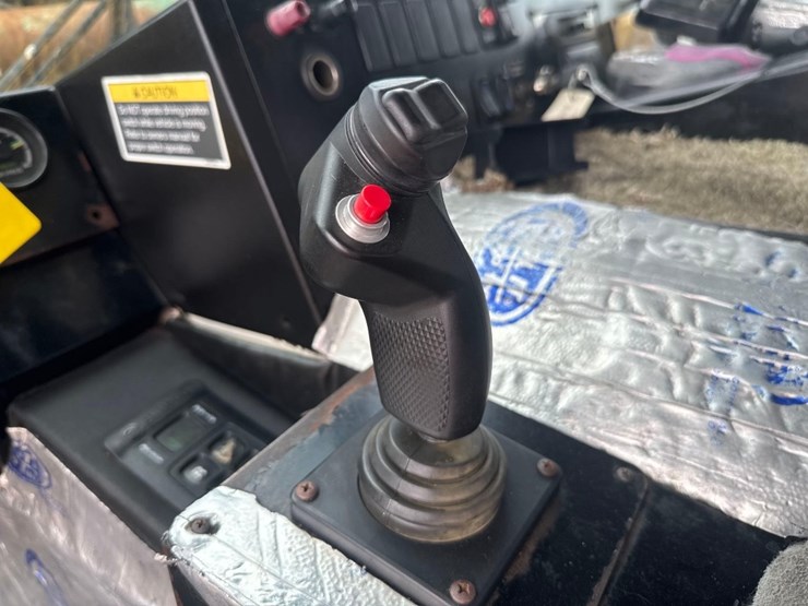 2016-mack-leu633-image-36