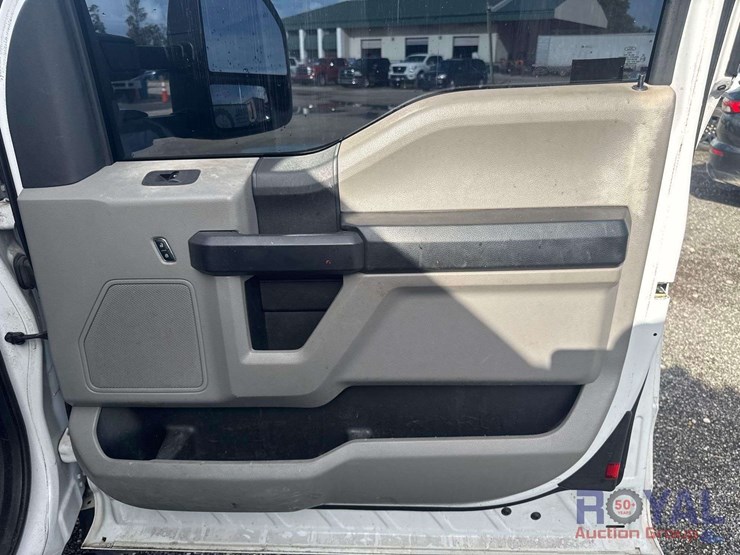 2017-ford-f550-image-39