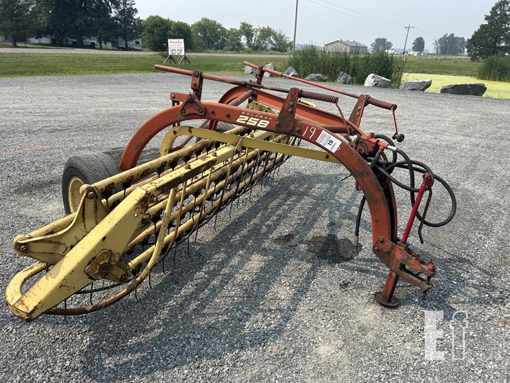 new-holland-258-image-1