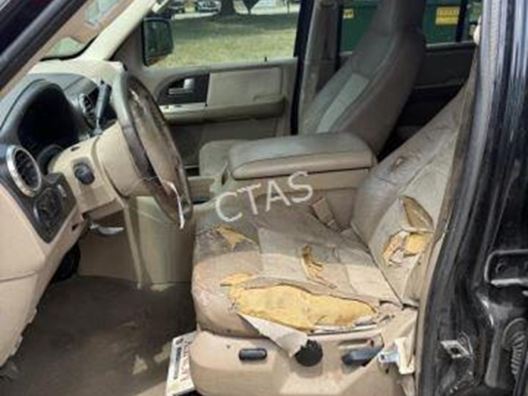 2004-ford-expedition-image-15
