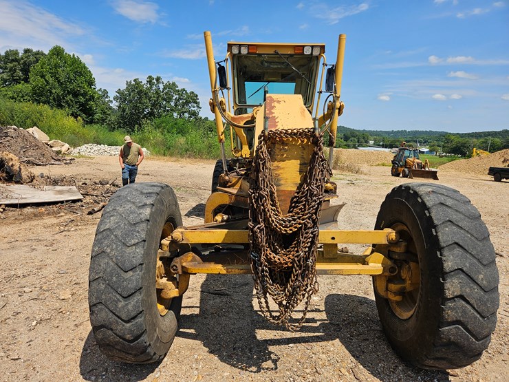 2002-caterpillar-12h-image-38