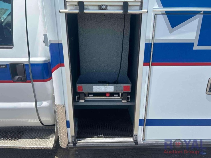 2013-ford-f550-image-25
