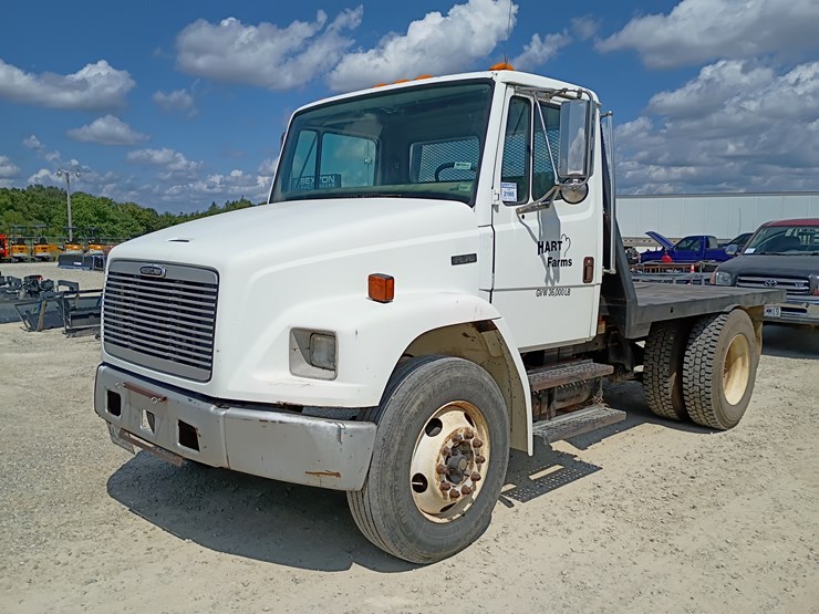 2002-freightliner-fl70-image-1