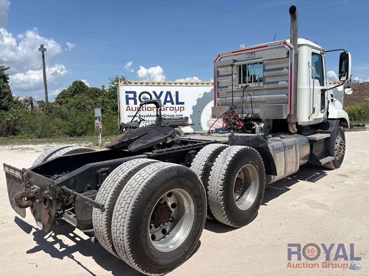 2014-mack-cxu613-t/a-day-cab-truck-tractor-image-3