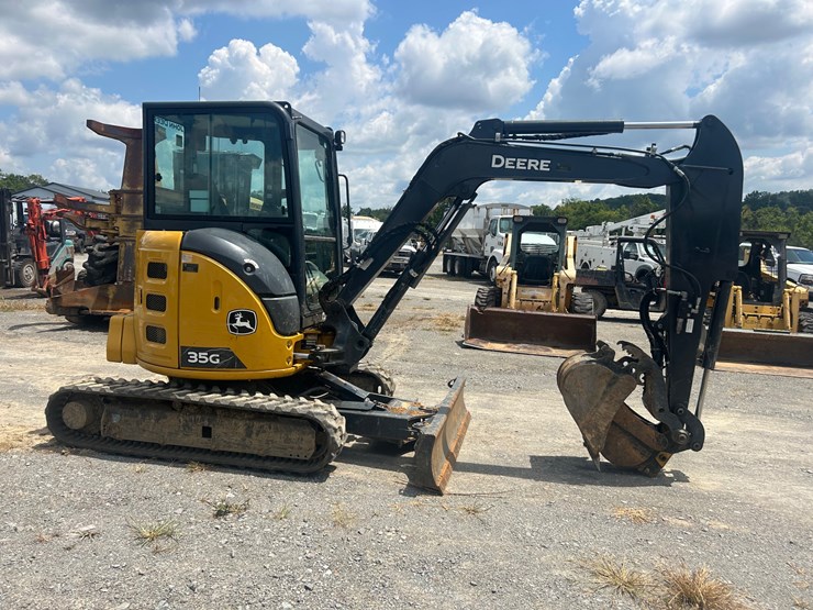 2021-deere-35g-image-3