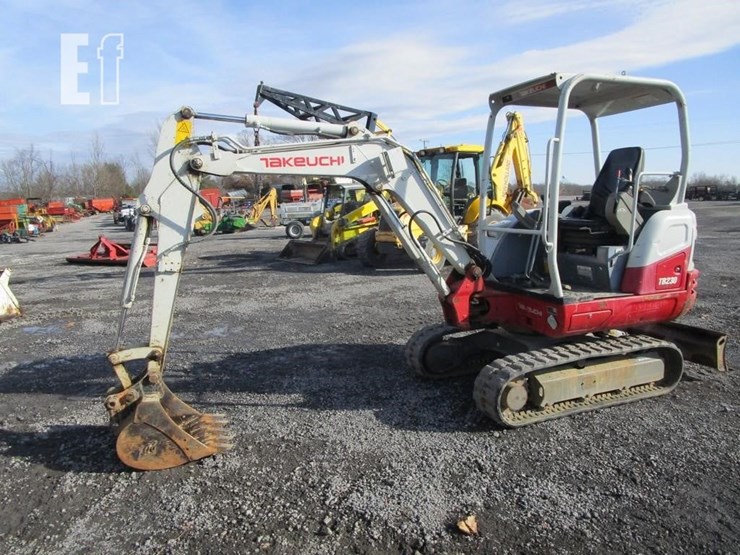 takeuchi-tb230-image-23