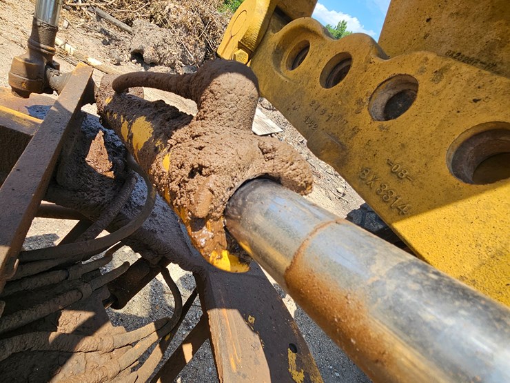 2002-caterpillar-12h-image-74