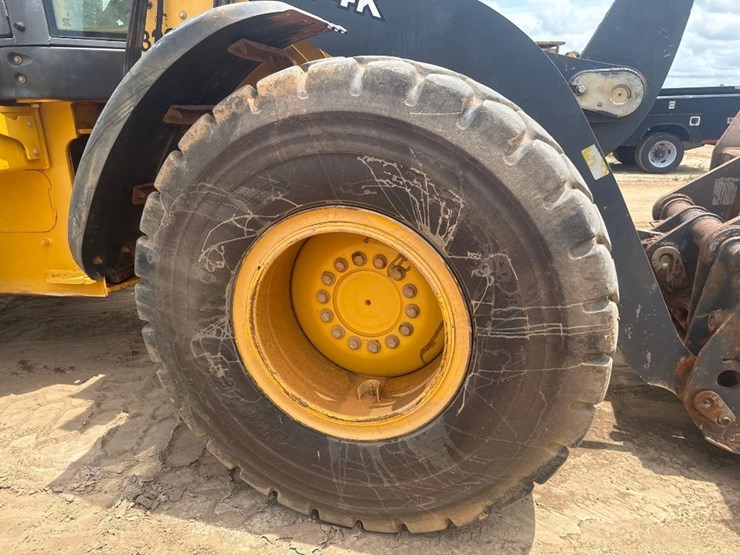 2014-deere-544k-image-11