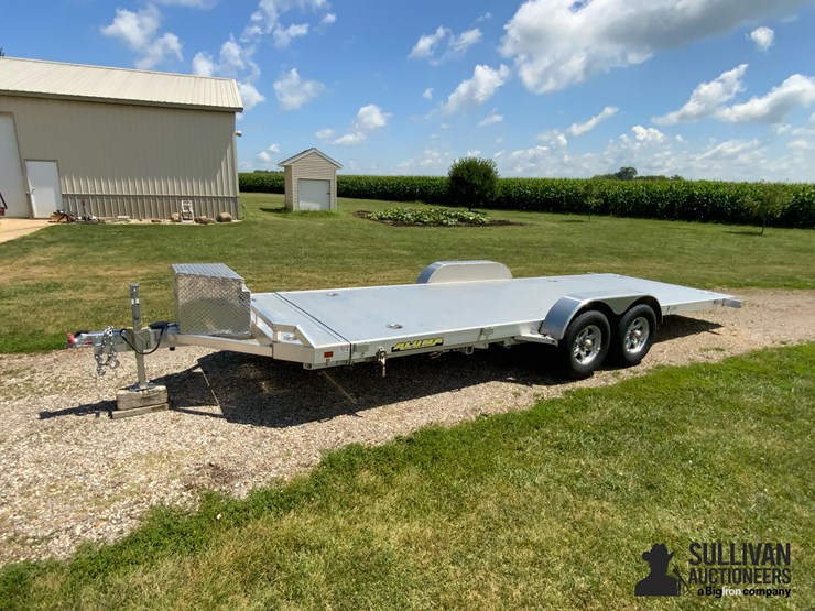 2024-aluma-8220-h-tilt-t/a-20’-tilt-deck-trailer-image-1