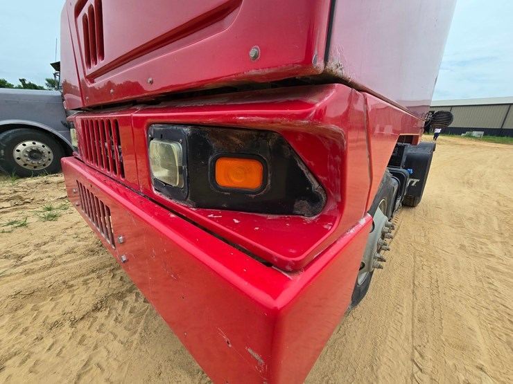 2016-ottawa-yard-spotter-truck---cummins-diesel,-allison-auto,-hydraulic-air-fifth-wheel,-33,000-...-image-34