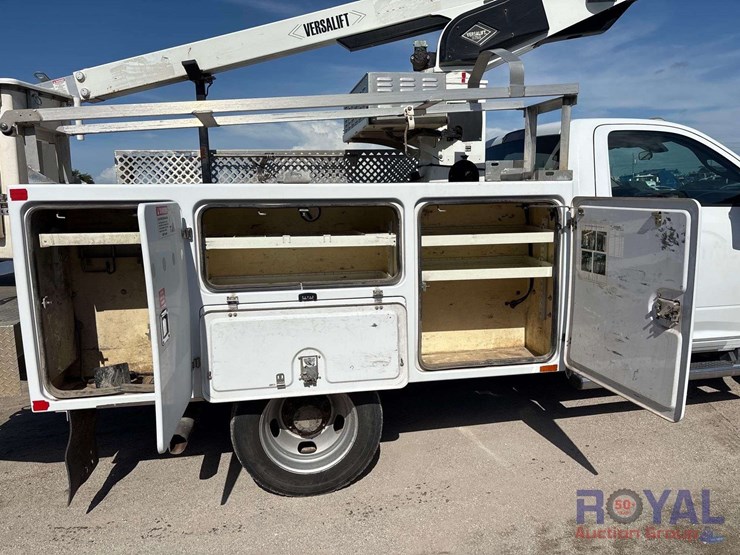 2013-ram-4500-versalift-bucket-truck-image-24