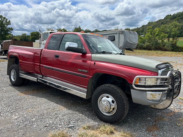 2002-dodge-ram-3500-image-1