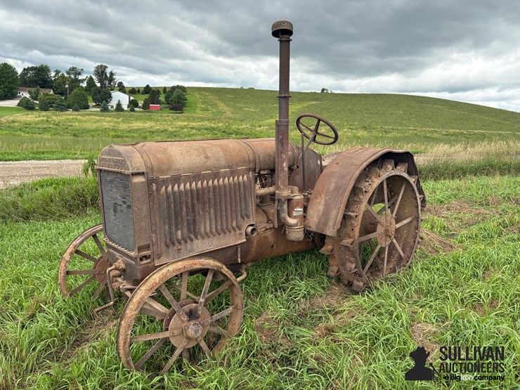 mccormick-deering-10-20-antique-tractor-image-1
