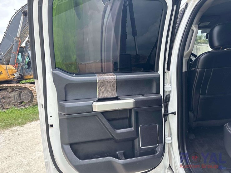 2018-ford-f350-image-15