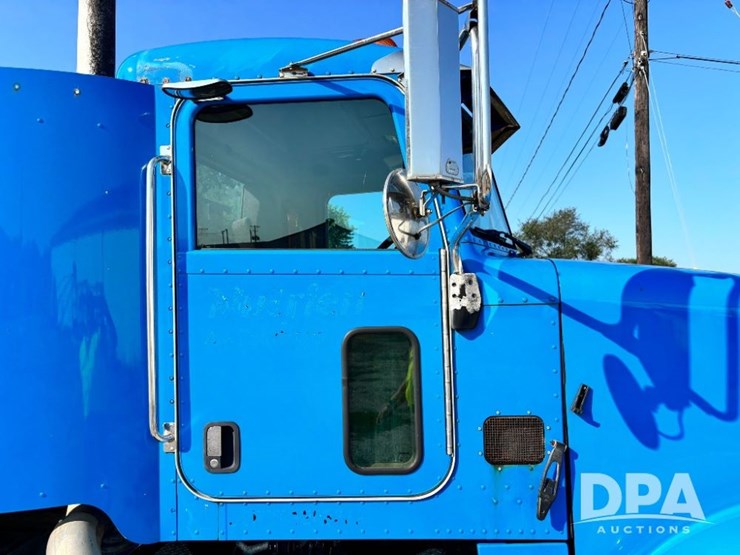2014-peterbilt-365-image-25