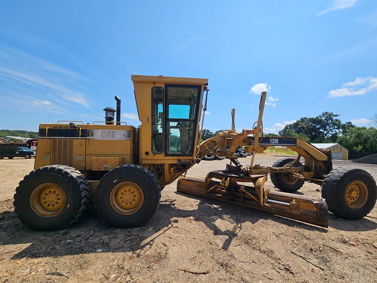 2002-caterpillar-12h-image-28