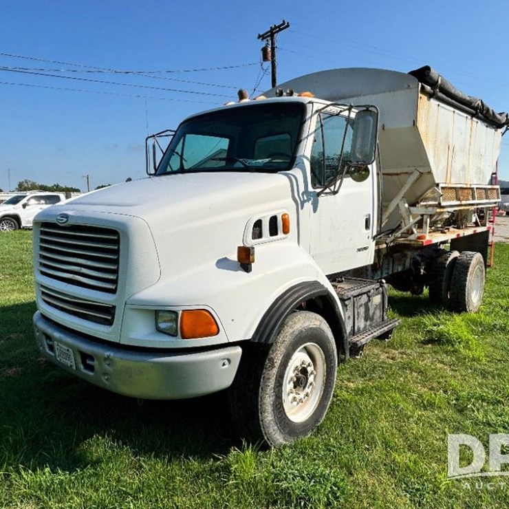 2000 Sterling Dry Tender Truck (GP11245, Unit 123831)