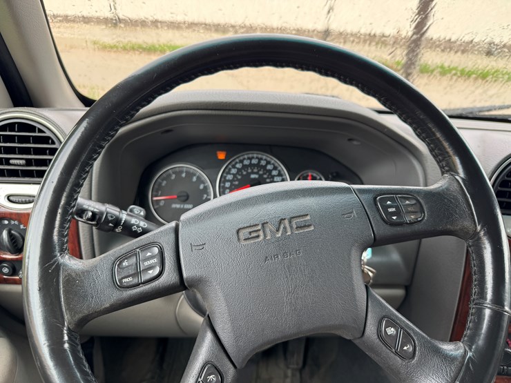 2004-gmc-envoy-image-24