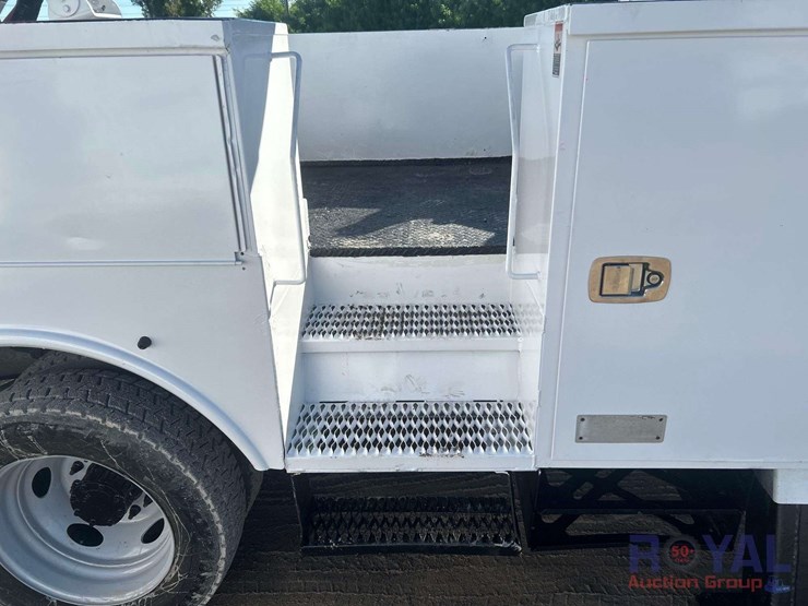 2013-ford-f550-image-48