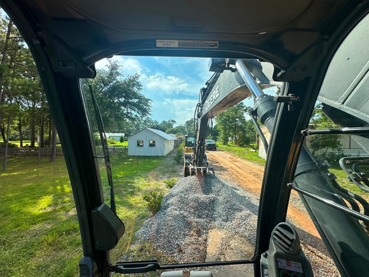 2018-deere-245g-lc-image-48