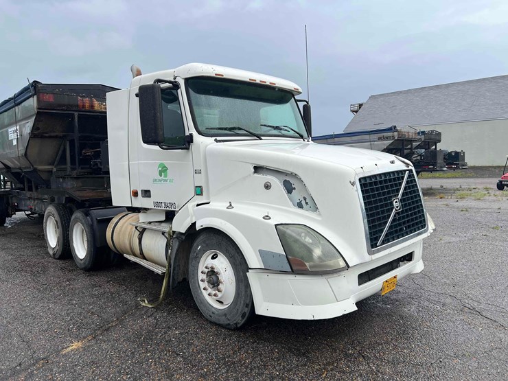 2006-volvo-vnl-image-3