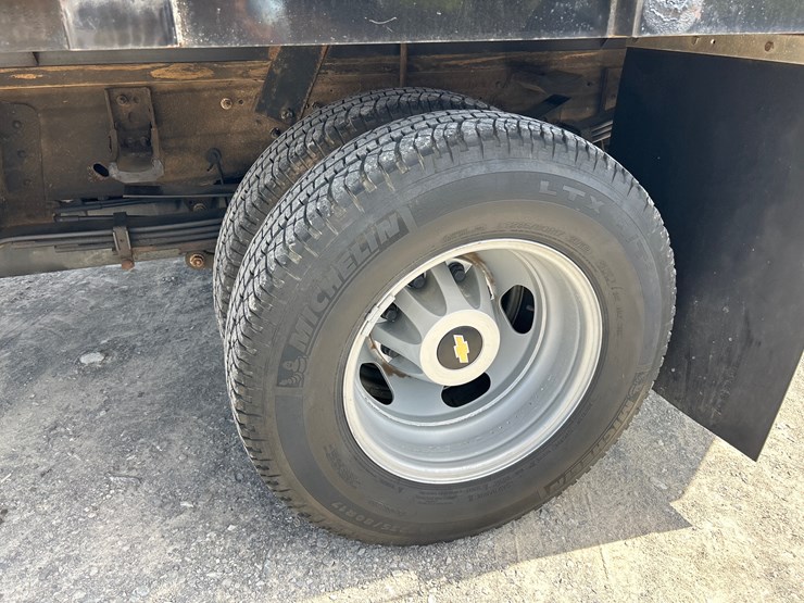 2013-chevrolet-3500-image-8